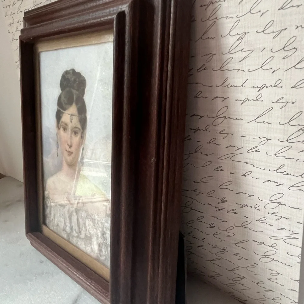 Vintage wooden picture frame 7”x9”